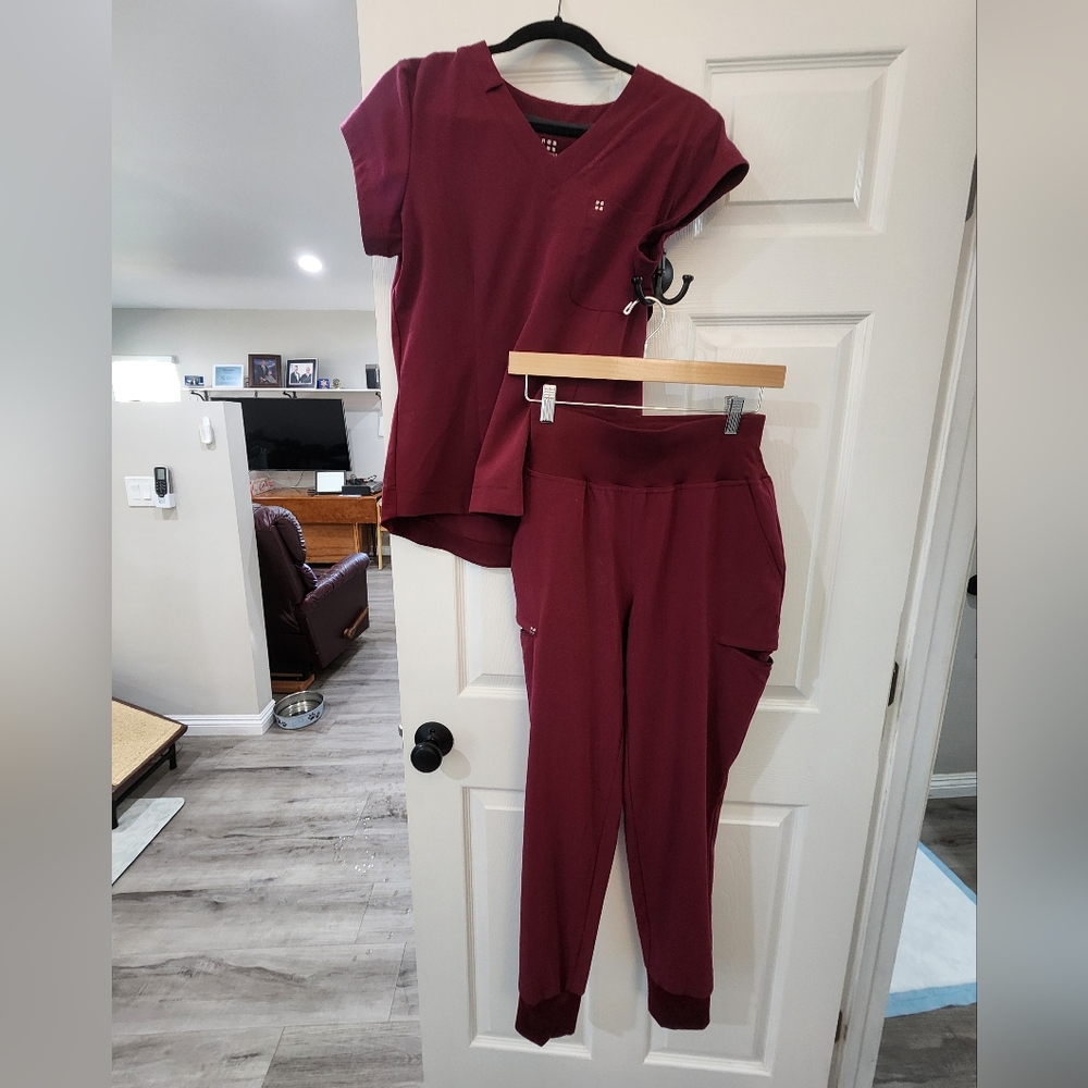 CRFT WHITE CROSS SCRUBS, S Top, XS Pants Combo! Burgandy. Like New.
